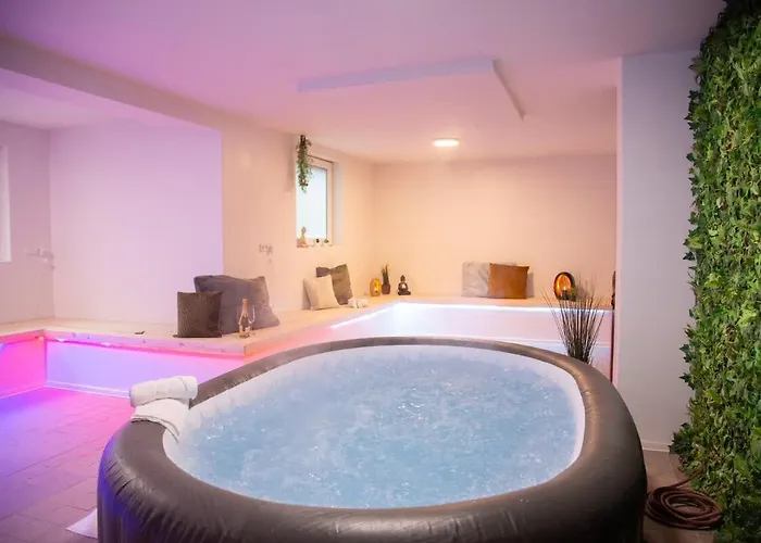 Belmonte Whirlpool-sauna-billard-kicker-kino 别墅 *